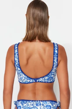 Top de bikini triangular damasco lazos