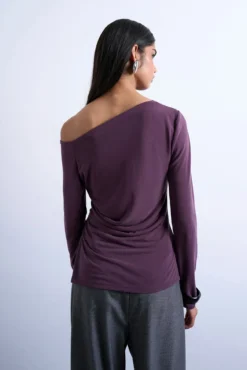 Top de cuello redondo y manga larga