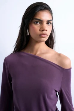 Top de cuello redondo y manga larga