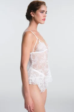 Top de encaje blanco Scarlett