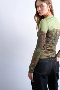Top de manga larga con cuello barco, poliéster reciclado y elastano