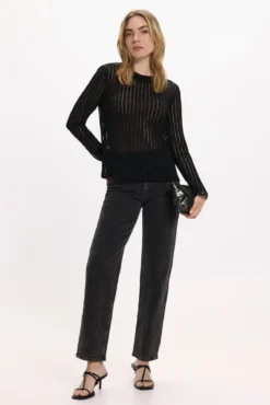 Top de manga larga con transparencias