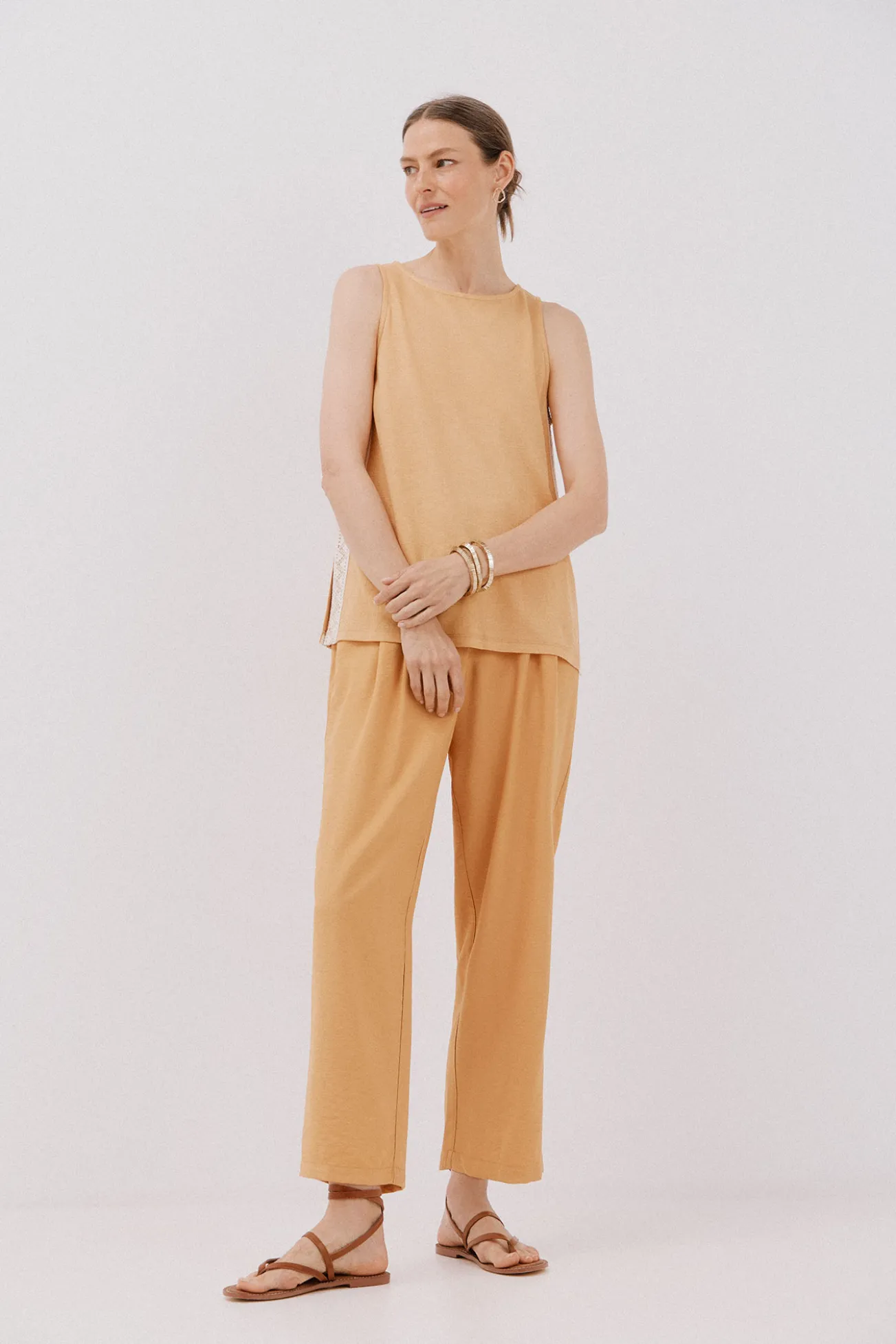 Top detalle puntilla crochet lateral