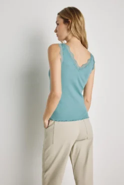 Top escote pico