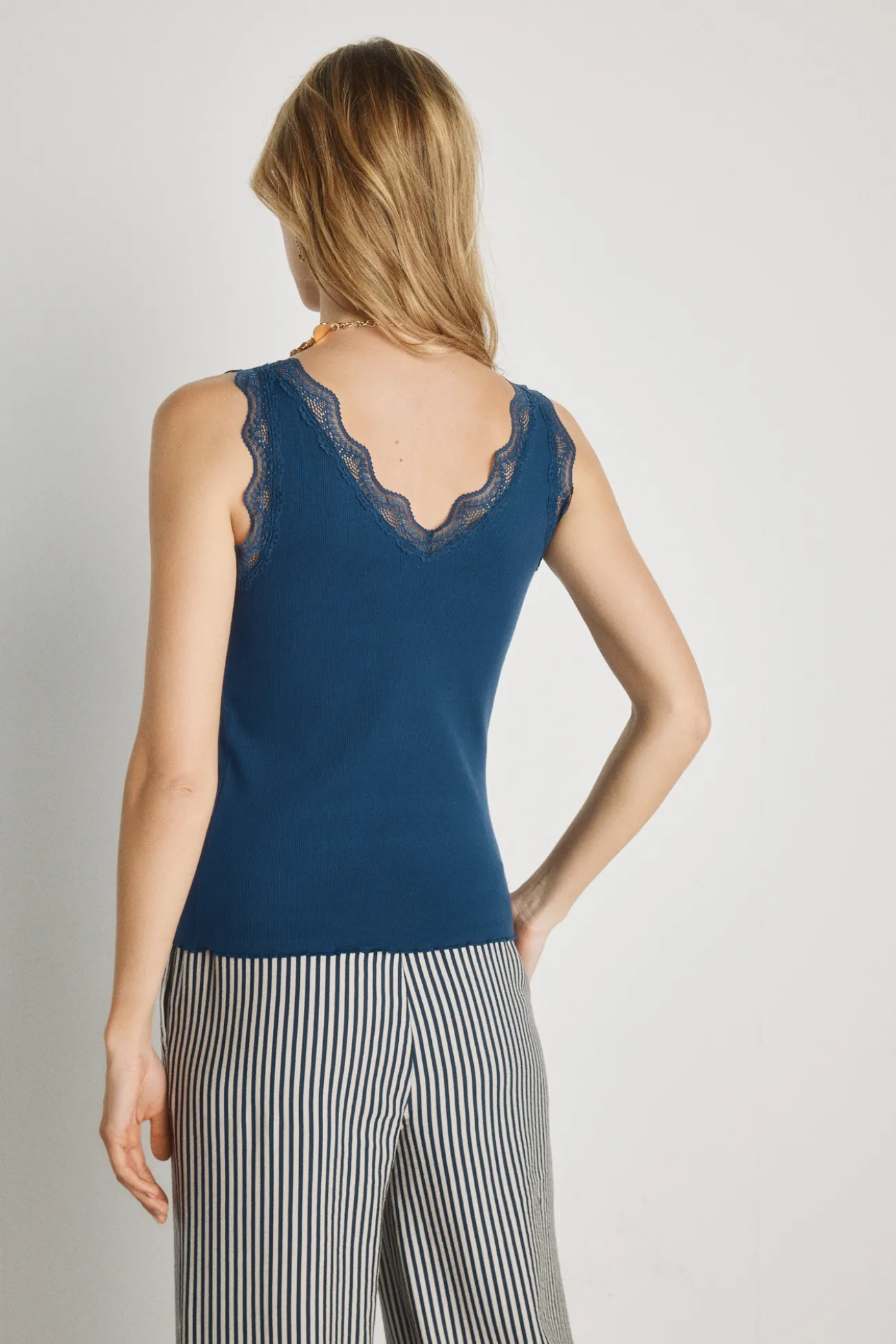 Top escote pico