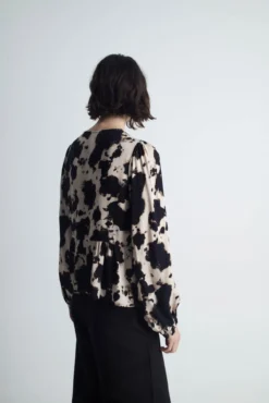 Top estampado lazos