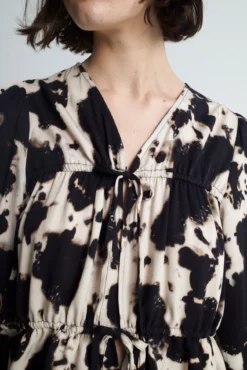Top estampado lazos