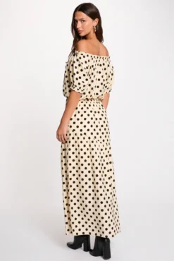 Top fluido con cuello bardot