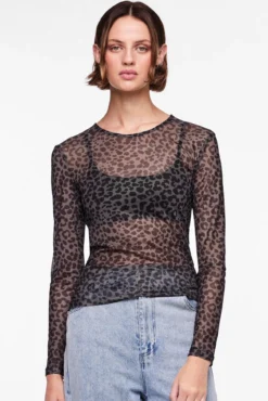 Top tul de manga larga y print en leopardo