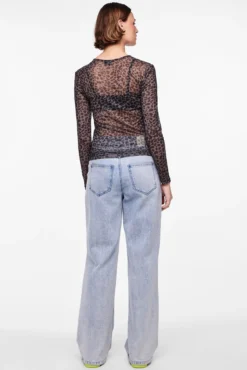 Top tul de manga larga y print en leopardo