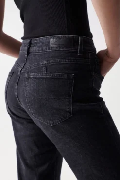 Vaqueros true cropped slim negro