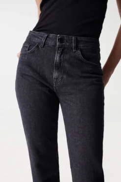 Vaqueros true cropped slim negro