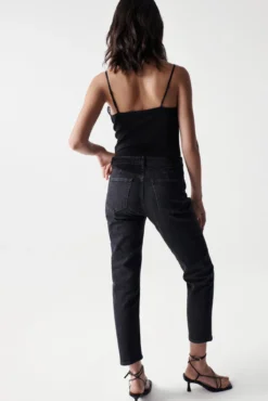 Vaqueros true cropped slim negro