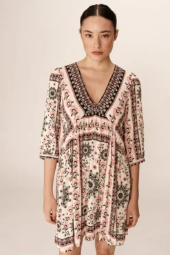 Vestido babydoll con estampado bohemio