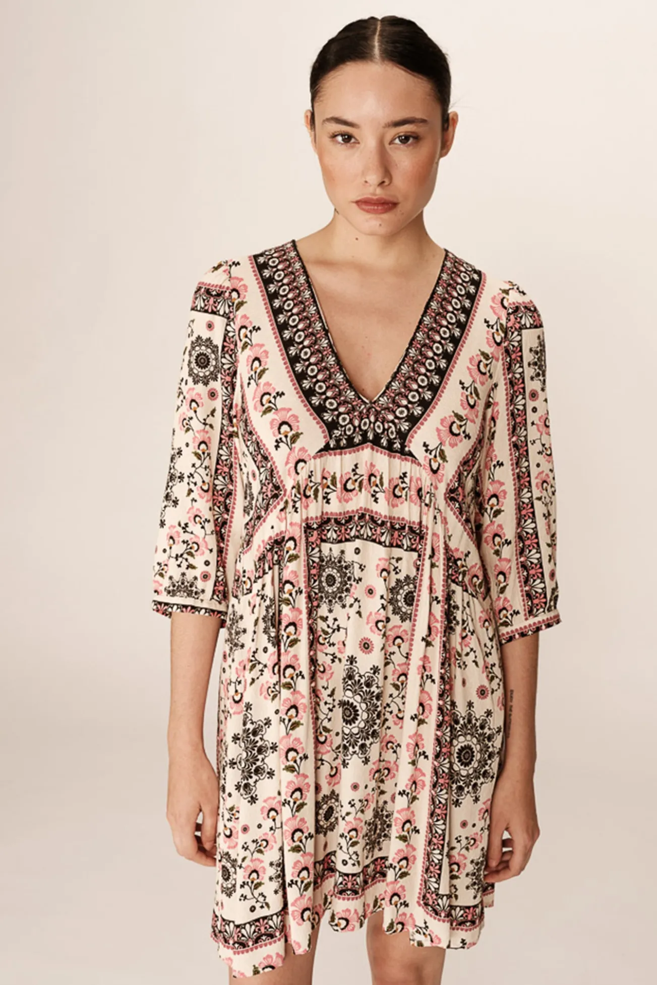 Vestido babydoll con estampado bohemio