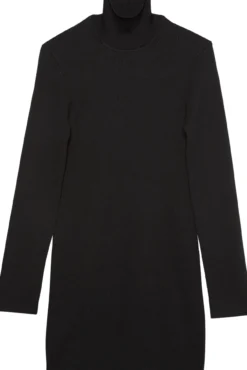 Vestido con cuello alto