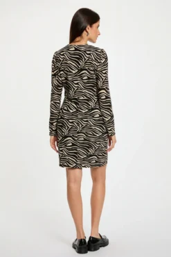 Vestido corto ajustado