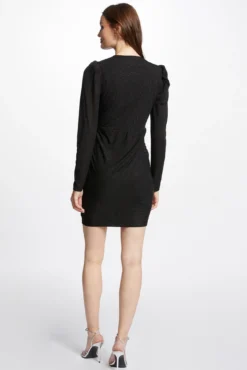 Vestido corto ajustado
