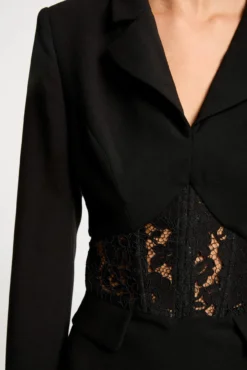 Vestido corto ajustado encaje