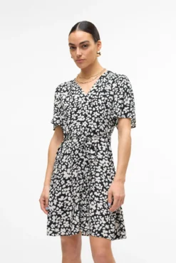 Vestido corto con botones