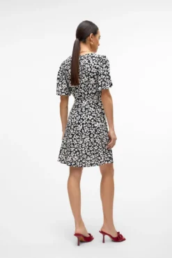 Vestido corto con botones