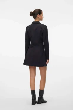 Vestido corto con botones