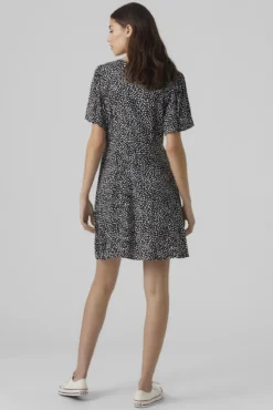 Vestido corto con botones
