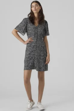 Vestido corto con botones