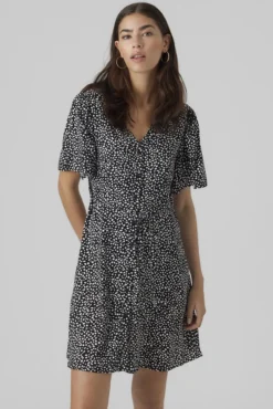 Vestido corto con botones