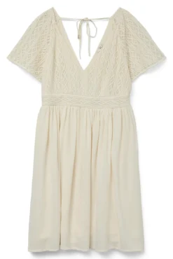 Vestido corto con calados