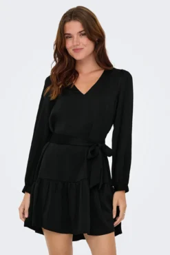 Vestido corto con cinturón