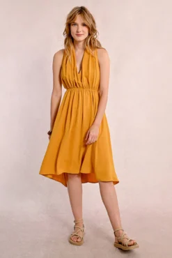 Vestido corto con escote halter
