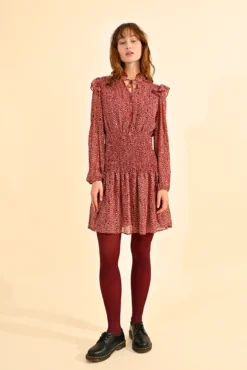 Vestido corto con estampado y volantes