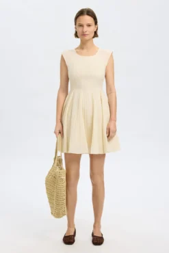 Vestido corto confeccionado con Lyocell Tencel