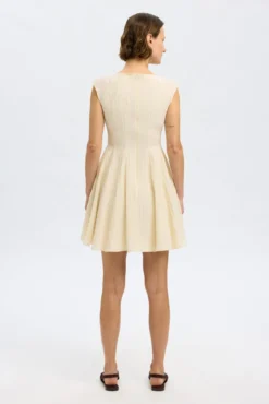 Vestido corto confeccionado con Lyocell Tencel