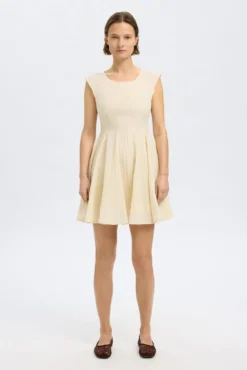Vestido corto confeccionado con Lyocell Tencel
