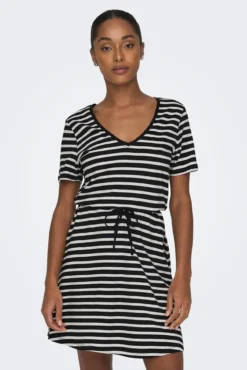 Vestido corto corte regular cuello en V
