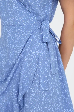 Vestido corto cruzado