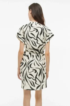 Vestido corto cuello mao con viscosa