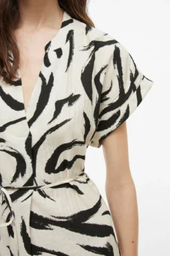 Vestido corto cuello mao con viscosa