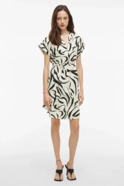 Vestido corto cuello mao con viscosa