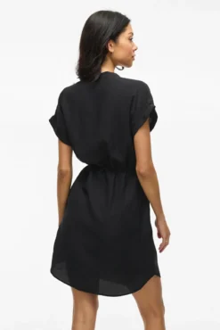 Vestido corto cuello mao con viscosa