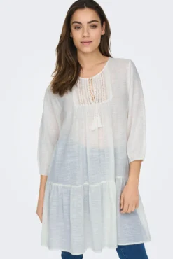 Vestido corto cuello redondo