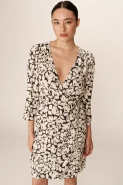 Vestido corto de corte recto
