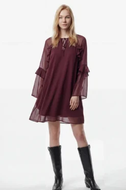Vestido corto de gasa con volantes