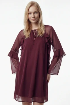 Vestido corto de gasa con volantes