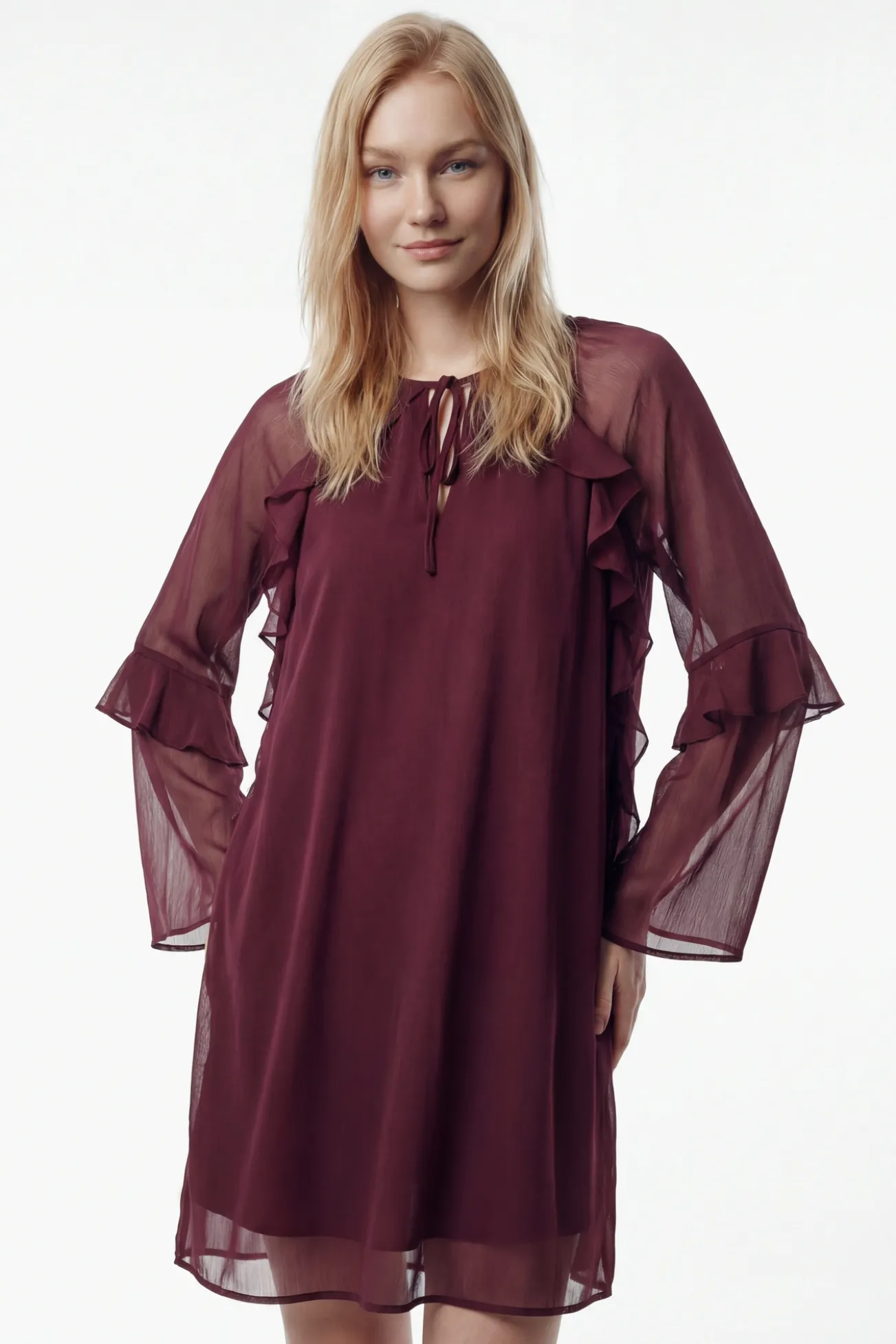 Vestido corto de gasa con volantes