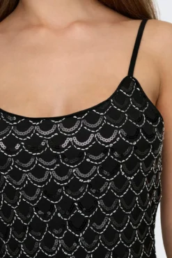 Vestido corto de lentejuelas