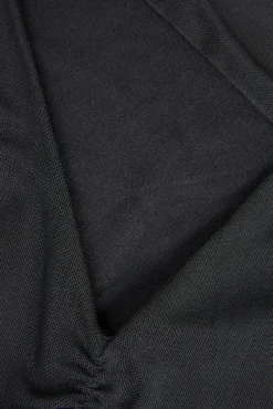 Vestido corto de malla forrado de mujer