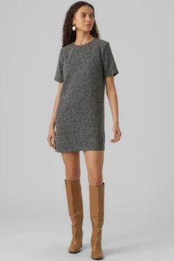 Vestido corto de manga corta